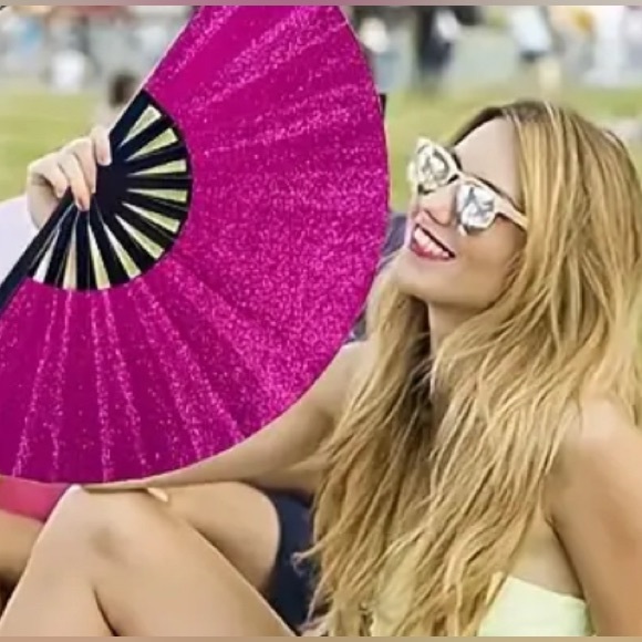 Elegant Dark Pink Glitter Hand Fan- New - Picture 1 of 2